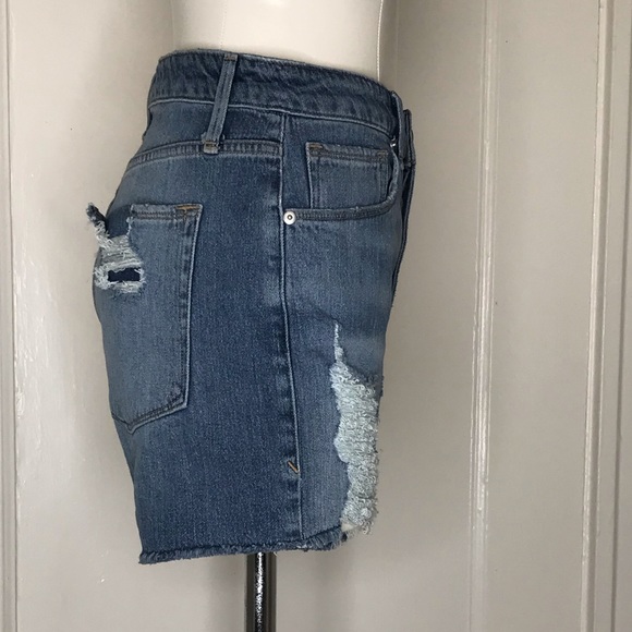 Good American The Bombshell Distressed High Waisted Shorts Size 4/27 - Picture 2 of 6